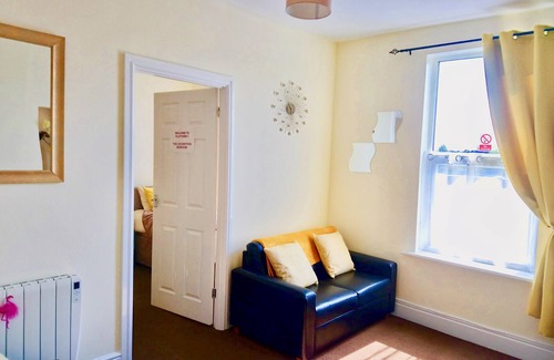 Retford Apartamento | Excepcionalmente espacioso piso de piso superior en 2 plataformas: deslumbrante ¡Limpio! Divertido y acogedor!