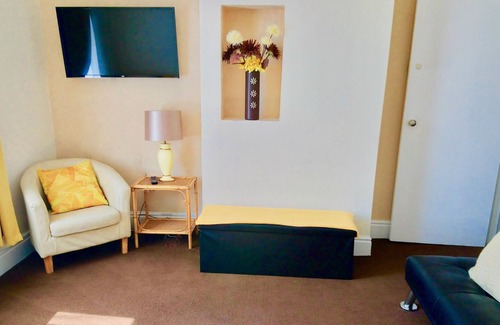 Retford Apartamento | Excepcionalmente espacioso piso de piso superior en 2 plataformas: deslumbrante ¡Limpio! Divertido y acogedor!