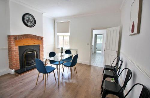 Coventry Casa | Exceptionally Stunning Four Bed Terraced House With Two Bathrooms- Recently Renovated