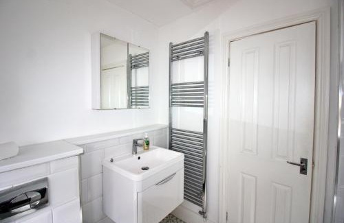 Coventry Casa | Exceptionally Stunning Four Bed Terraced House With Two Bathrooms- Recently Renovated