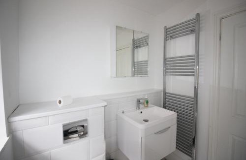 Coventry Casa | Exceptionally Stunning Four Bed Terraced House With Two Bathrooms- Recently Renovated