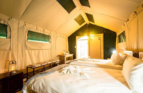 Thorny Bush Game Reserve Cabina | Authentic safari getaway situated in a private nature reserve