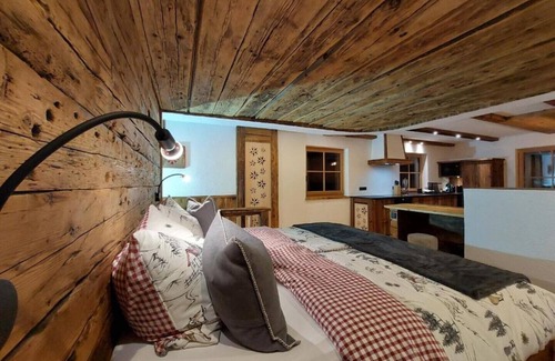 Oetz Otro | Excl. Apartment on a mountain farm in Tyrol at 1100 m with fantastic mountain views
