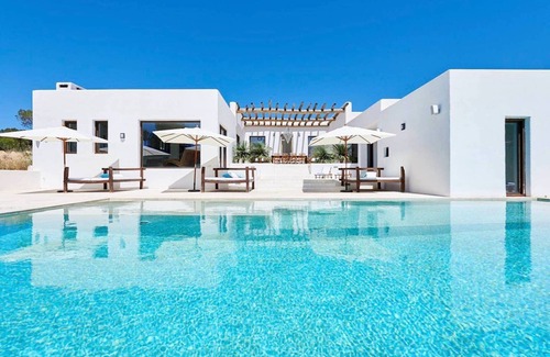Sant Josep de sa Talaia Villa | Exclusive Luxury Villa | South Facing | Vista De Muntanya | 6 Bedrooms | A Few Minutes Drive To The Beach | San Jose