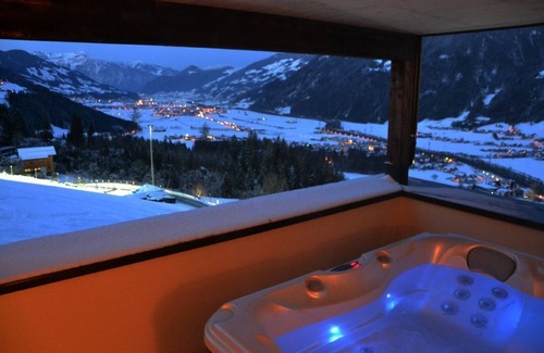 Emberg Apartamento | Apartamento superior con sauna, jacuzzi, chimenea con acceso directo a las pistas.