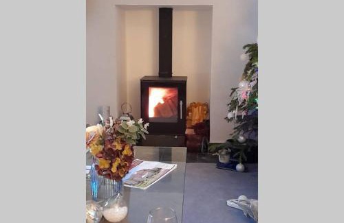 Atherstone Casa | Exclusive 5 Bed Family House in Village Location