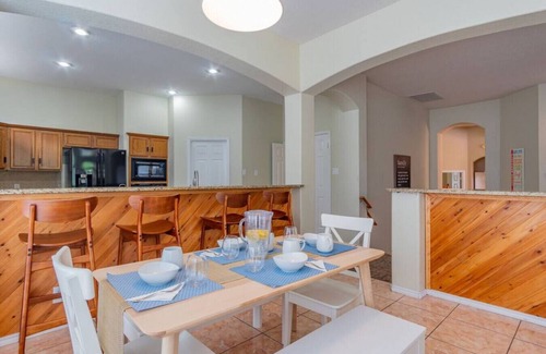 Vance Jackson Casa | Exclusiva residencia de 5 dormitorios y 3 baños con piscina privada, ¡una verdadera joya!