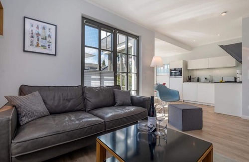 Zingst Apartamento | Exclusivo apartamento en una ubicación central con jardín, chimenea, WiFi, Sky, PS4, FIFA20, karaoke