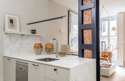 Huertas Apartamento | Exclusive Apartment Nestled in the Vibrant Neighborhood of Neptuno