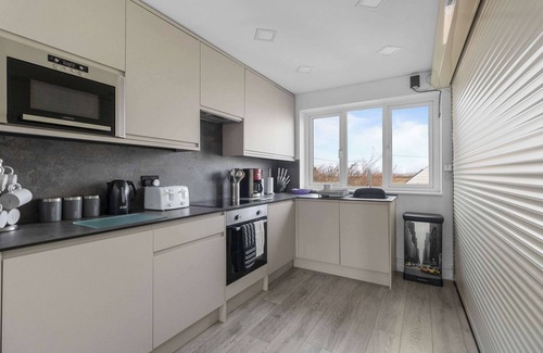 Pevensey Casa | Exclusive Beachfront Home with Panoramic Views & Family Fun.
