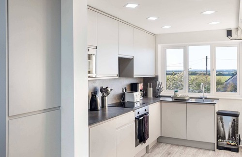 Pevensey Casa | Exclusive Beachfront Home with Panoramic Views & Family Fun.