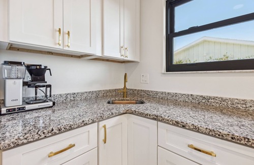 Yacht Haven Casa | Exclusive Coastal Retreat: Discover Serenity - Your Ideal VRBO Getaway
