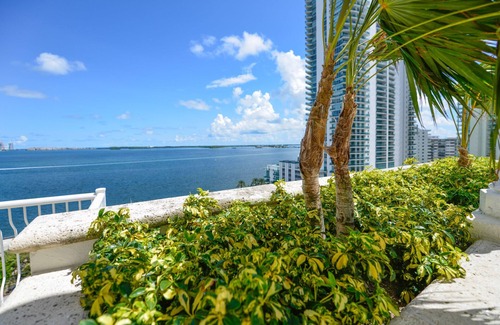 Brickell Apartamento | Exclusive condo at Brickell with pool
