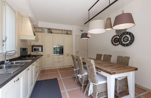 Dosso Villa | Exclusiva villa de campo con jardín privado a las afueras de la ciudad.