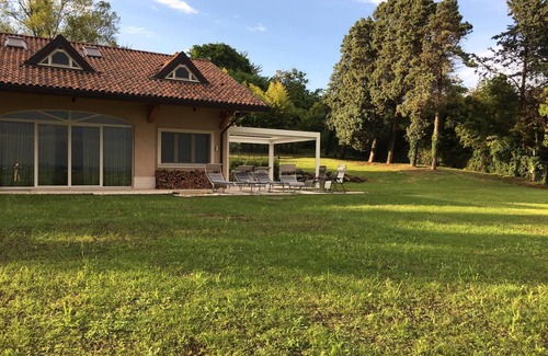 Dosso Villa | Exclusiva villa de campo con jardín privado a las afueras de la ciudad.
