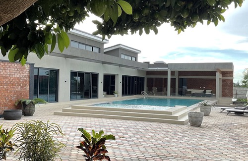 Lusaka Apartamento | Exclusive Farm Getaway w/sauna, fire pit and massage chair