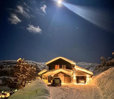 Møre og Romsdal Chalet De Esquí | Exclusive Fjord Lodge with Private Jacuzzi and Epic Views