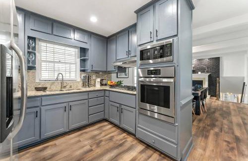 Atlanta Casa | Exclusive Haven with Pool & Bar