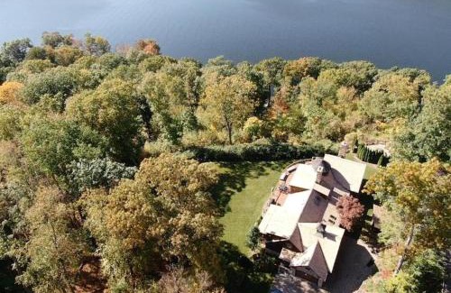 New Fairfield Casa | Exclusive High End Candlewood Lake retreat