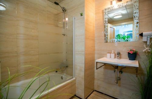 Carretera de Cadiz Apartamento | Exclusive High-End Residence with FREE Parking - Malaga Center