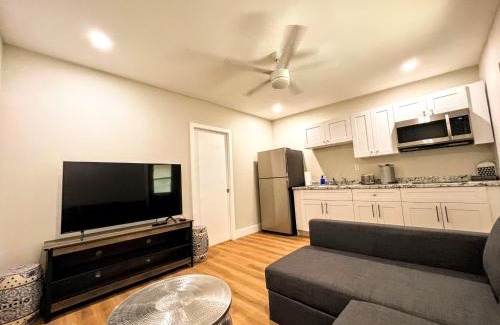 Homestead Apartamento | Exclusive Lake Tiny House in Beautiful Japanese Garden