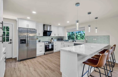 Three Lakes Casa | Exclusive Lakefront For 10 with Sauna, Kayaks, Peace