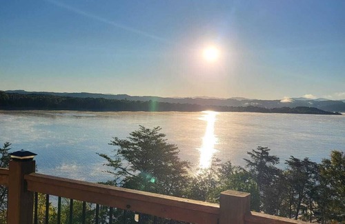 Dandridge Casa | Exclusive Lakefront Retreat - Spacious 5 bdr house in Dandridge on Douglas Lake