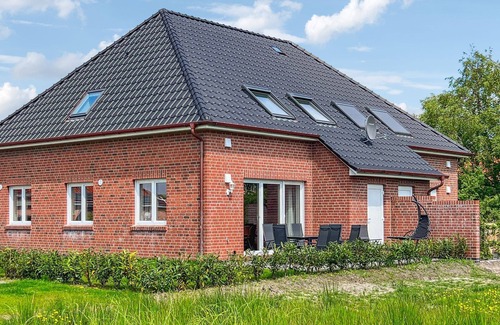 Hage Casa | Exclusive, modern new-build semi-detached house with garden for up to 8 people