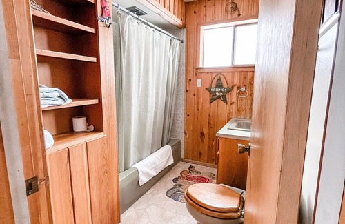 Adams County Cabina | Exclusive Mountain Grandeur! Back door to the Seven Devils Mountain range