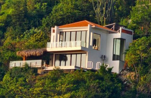 Puerto Ángel Villa | EXCLUSIVE OCEANFRONT Casa Di Luca