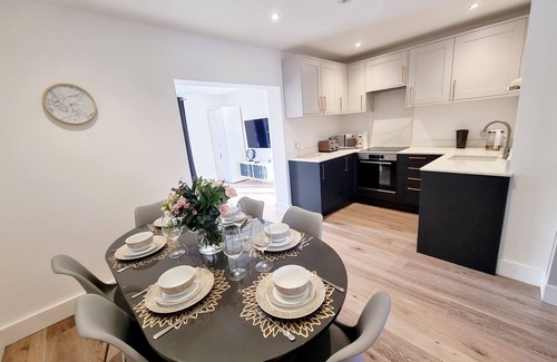 Runnymede Casa | Exclusive Palm House, Nature, Amenities, Garden