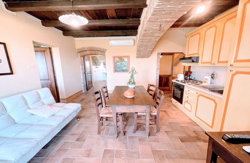 Poreta Villa | EXCLUSIVE POOL- OPEN ALL YEAR, SPOLETO BIO-FARM - SLEEPS 8, WIFI, AIRCON