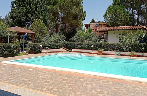 Partinico Villa | CASA ESMERALDA, PISCINA de agua salada, pinos y azul mar Mediterráneo limpio