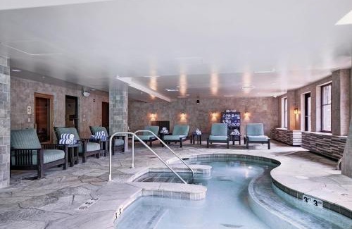 Peak 8 Apartamento | Exclusive Slopeside Luxury at Peak 8, Ski In-Ski Out with Hot Tub and Pools
