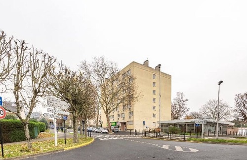 Seine-et-Marne Apartamento | Exclusive studio with an office, balcony, Wi-Fi & free parking spot