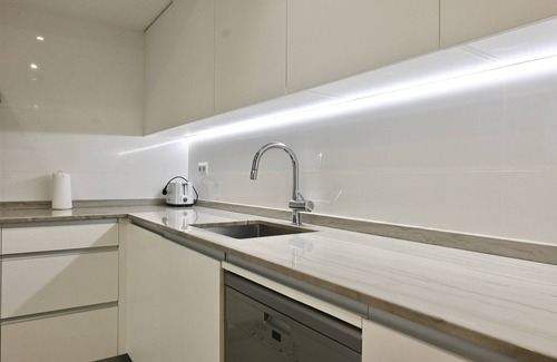 Nueva España Apartamento | Exclusivo Apartamento de Tres Dormitorios a Pasos de Plaza de Castilla