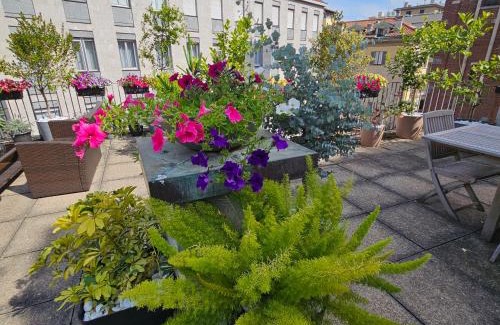 San Babila Apartamento | Exclusive top floor 2-bedroom flat