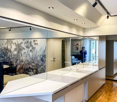 San Babila Apartamento | Exclusive top floor 2-bedroom flat