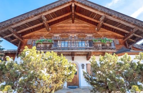 Sankt Johann in Tirol Villa | Exclusive Tyrolean Chalet near Ski lifts, cleaning included