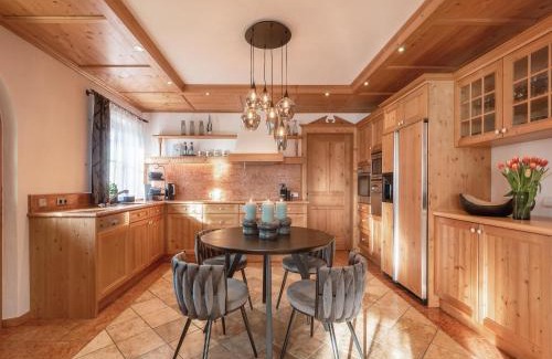 Sankt Johann in Tirol Villa | Exclusive Tyrolean Chalet near Ski lifts, cleaning included