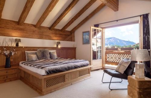 Sankt Johann in Tirol Villa | Exclusive Tyrolean Chalet near Ski lifts, cleaning included