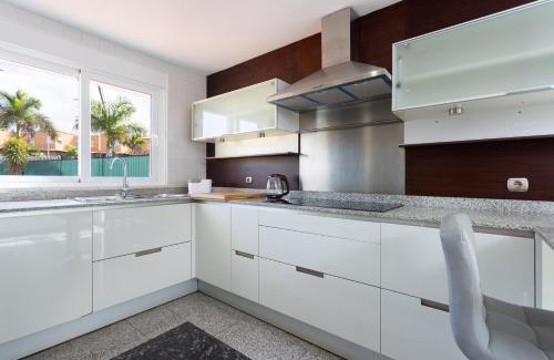 Los Cristianos Apartamento | Exclusive villa with private pool 1 kilometer from Los Cristianos Beach