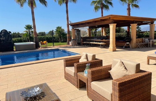 Llevant Casa | Elegante, muy grande villa con piscina y jacuzzi, a 15 minutos de Palma