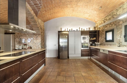 Cabrils Casa | Masia del s. XV cerca de Barcelona a 2 km. de la playa (fast wifi gratis - BBQ)
