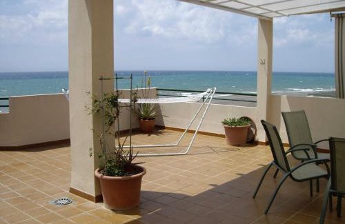Benajarafe Apartamento | exclusivo Atico en primera línea de playa