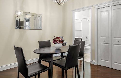 East Village Condominio | Executive 2 bed 2 bath Riverfront condo