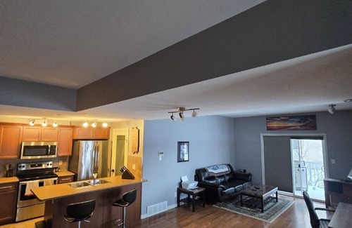Fort McMurray Condominio | Executive 2 Bed/2 Bath Heated Garage