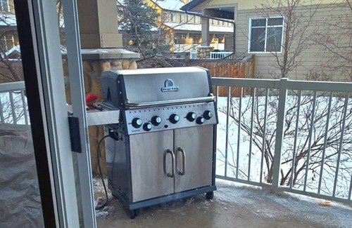 Fort McMurray Condominio | Executive 2 Bed/2 Bath Heated Garage