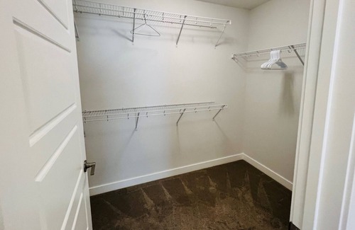 Airdrie Casa | Executive 3 Bedroom Duplex in Airdrie close to YYC Airport!