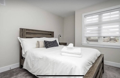 Carleton Place Casa | Executive 4 bedroom Corner Home in Carleton Place w/ Great Amenities